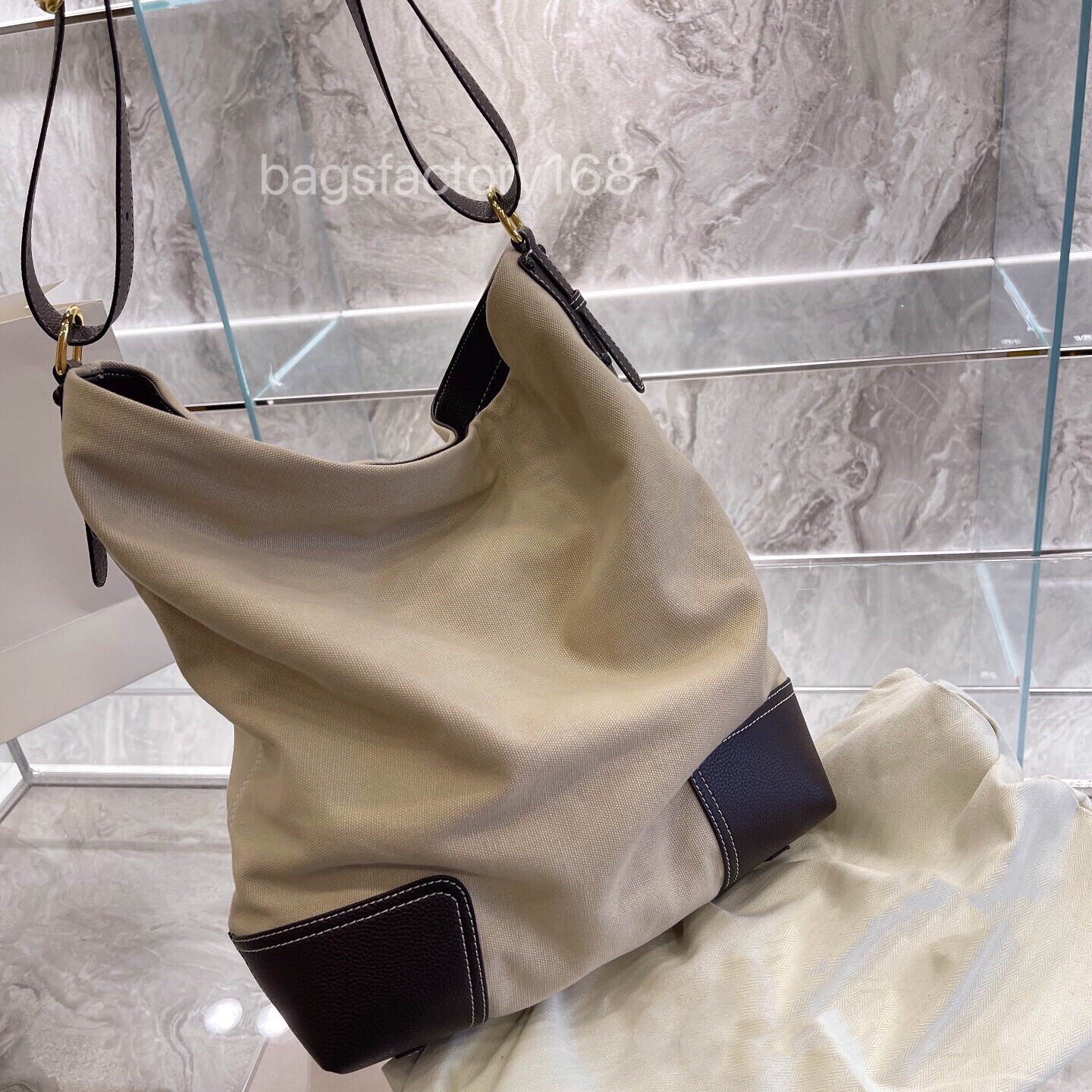 Luxury Brands Stray Design Vintage Canvas Splice Shoulder Bag Large Capacity Fashion Distressed Joker Travel Essential Bags Small Simple Rel
Luxury Brands Stray Design Vintage Canvas Splice Shoulder Bag Large Capacity Fashion Distressed Joker Travel Essential Bags Small Simple Rel