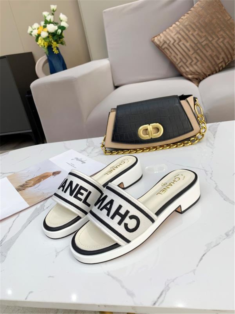 2021 women's slipper MULE DWAY EN COTON BRODE SLIDE designer sandal style top quality fashion size 35-40, Black
2021 women's slipper MULE DWAY EN COTON BRODE SLIDE designer sandal style top quality fashion size 35-40, Black