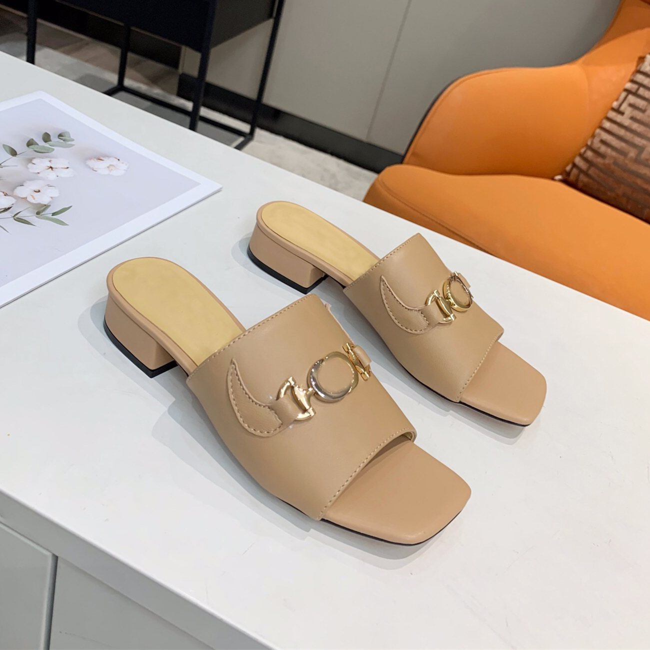 2021 High Quality Chunky Heel Dress Shoes Luxury Designers Slippers with Horsebit Buckle Square-toe Womens Summer Fashion Solid Genuine Leather Sandals, Box 
2021 High Quality Chunky Heel Dress Shoes Luxury Designers Slippers with Horsebit Buckle Square-toe Womens Summer Fashion Solid Genuine Leather Sandals, Box