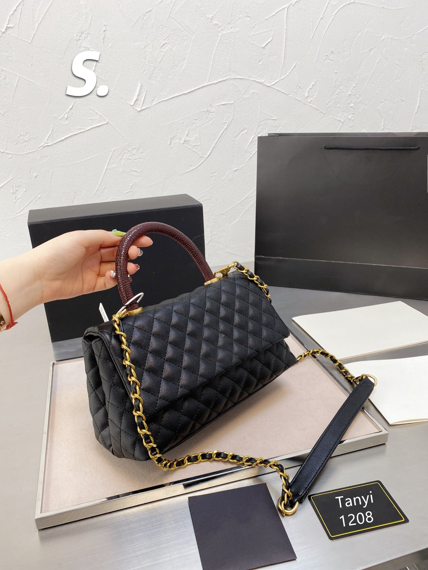 2021 Luxurys designers crossbody bag with small diamond lattice purse fashion handbags shoulders bags classic brand shoulder tote size 24cm 11 colors option, Box
2021 Luxurys designers crossbody bag with small diamond lattice purse fashion handbags shoulders bags classic brand shoulder tote size 24cm 11 colors option, Box