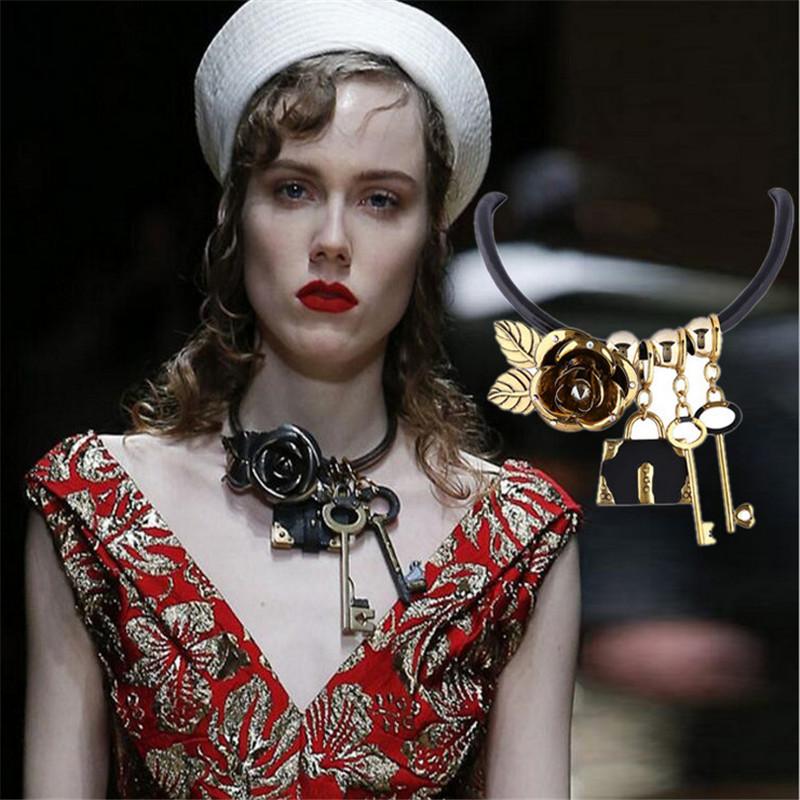 Pendant Necklaces Trendy Jewelry Gothic Retro Flower Inlaid Crystal Necklace Female Modern Style Key Lock Pu Leather Collarbone Hipster
Pendant Necklaces Trendy Jewelry Gothic Retro Flower Inlaid Crystal Necklace Female Modern Style Key Lock Pu Leather Collarbone Hipster