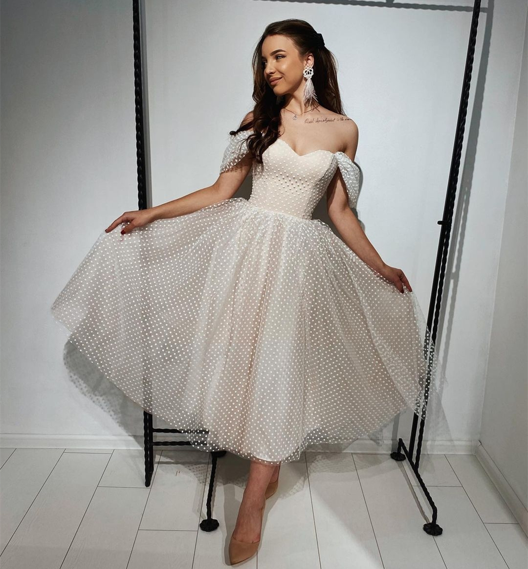 60s Vintage Tea Length Short Wedding Dresses Bridal Gowns Off the Shoulder Dotted Tulle A Line vestido de noiva Retro Corset Back 2021, White
60s Vintage Tea Length Short Wedding Dresses Bridal Gowns Off the Shoulder Dotted Tulle A Line vestido de noiva Retro Corset Back 2021, White