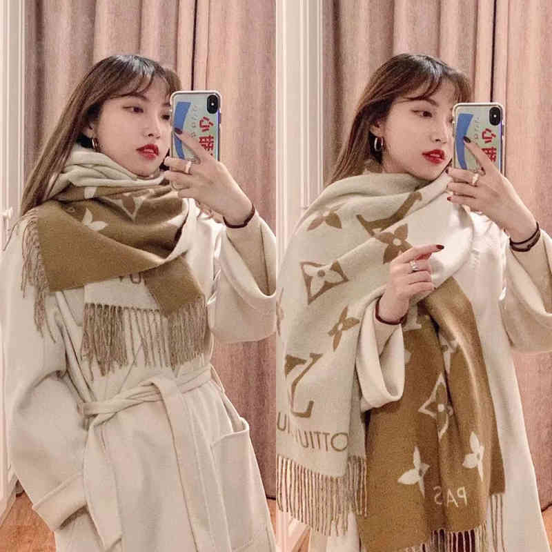 European American Autumn and Winter Double-sided Shawl Bib Huo Siyan Tang Yan Star Same Cashmere Long Scarf
European American Autumn and Winter Double-sided Shawl Bib Huo Siyan Tang Yan Star Same Cashmere Long Scarf