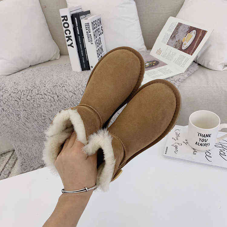 Family Matching Snow Boots with Buttons Mother Kids Sheep Skin Shoes with Real Sheep Fur Baby Sister Bother Boots 211108