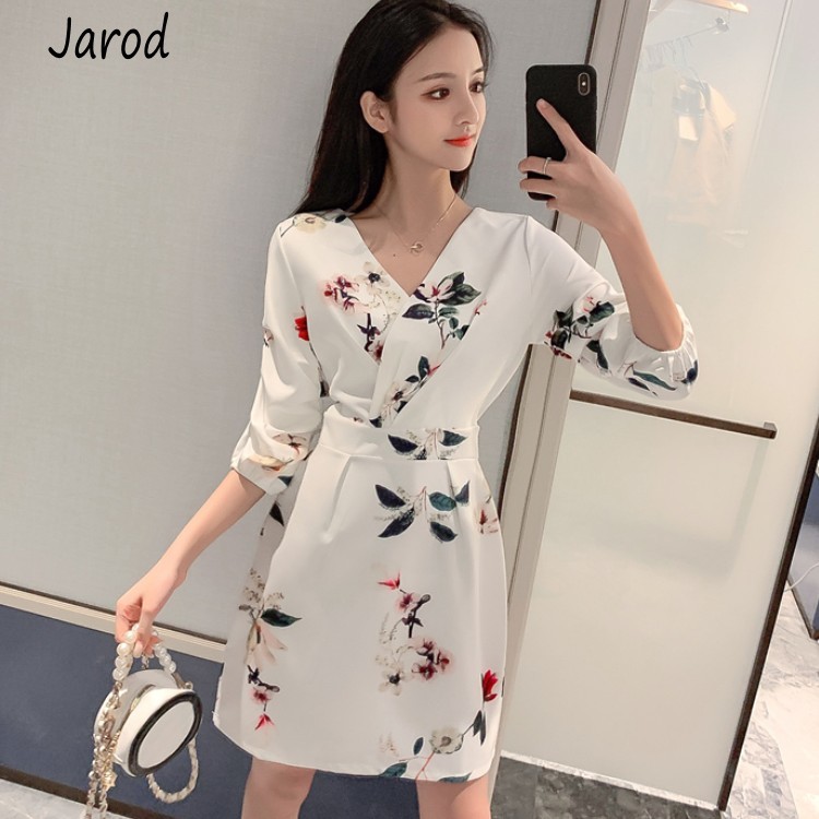 Women Autumn fashion Half Sleeve Robe Femme High Quality Floral Print Designers OL Elegant V-Neck Party Mini Dress Vestidos 210518, Picture color
Women Autumn fashion Half Sleeve Robe Femme High Quality Floral Print Designers OL Elegant V-Neck Party Mini Dress Vestidos 210518, Picture color
