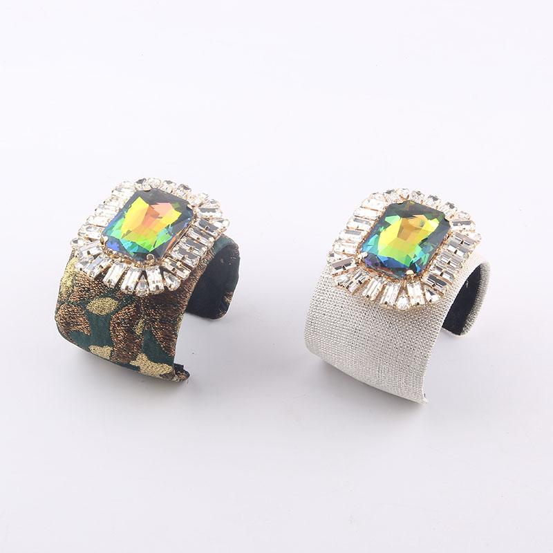 Bangle Fashion Temperament Full Of Rhinestone Crystal Stone Personality Color Bracelet Ladies Street Travel Gift 948
Bangle Fashion Temperament Full Of Rhinestone Crystal Stone Personality Color Bracelet Ladies Street Travel Gift 948