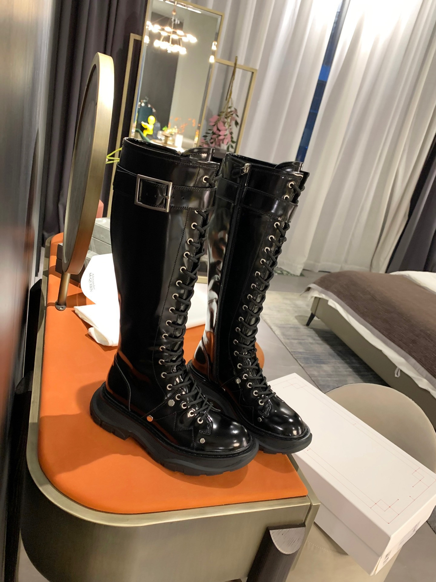 Designer Women Boots Ankle Boot Genuine Leather Shoes Military Inspired Combat Mid Top Triple Cowhide Winter Motorcycle Shoe, Box
Designer Women Boots Ankle Boot Genuine Leather Shoes Military Inspired Combat Mid Top Triple Cowhide Winter Motorcycle Shoe, Box