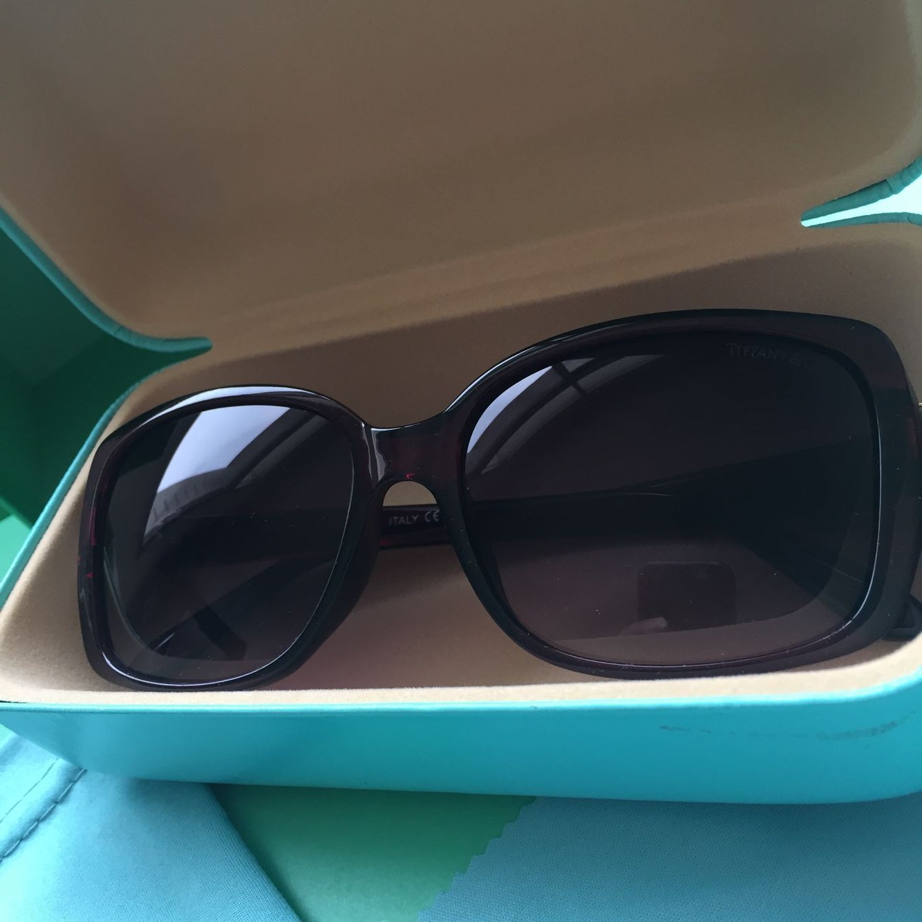 Sunglasses Glass for Womens Fashion Adumbral Glasses UV400 Model Color High Quality with Box
Sunglasses Glass for Womens Fashion Adumbral Glasses UV400 Model Color High Quality with Box