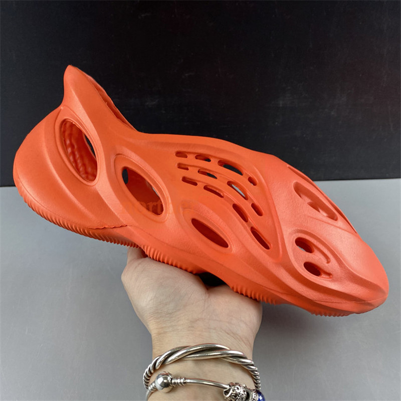 2021 2021 Top runner Slipper slide sandals shoes mens Enflame Orange triple black white bone resin earth brown green men women s
2021 2021 Top runner Slipper slide sandals shoes mens Enflame Orange triple black white bone resin earth brown green men women s