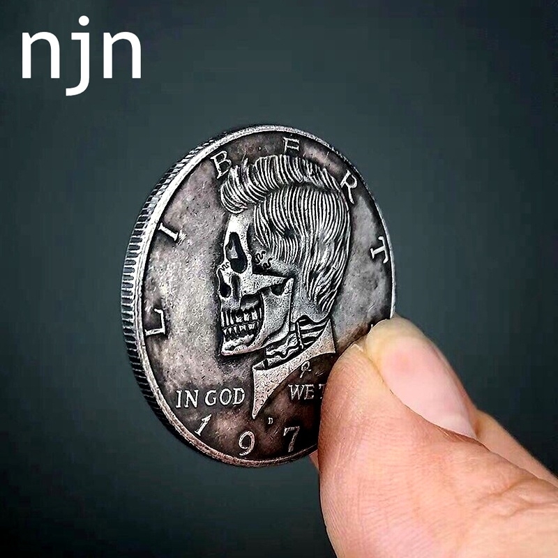 Magic Coin thief Kidd performs the same magic prop Kennedy Half Dollar 30 38mm finger turn coin
Magic Coin thief Kidd performs the same magic prop Kennedy Half Dollar 30 38mm finger turn coin