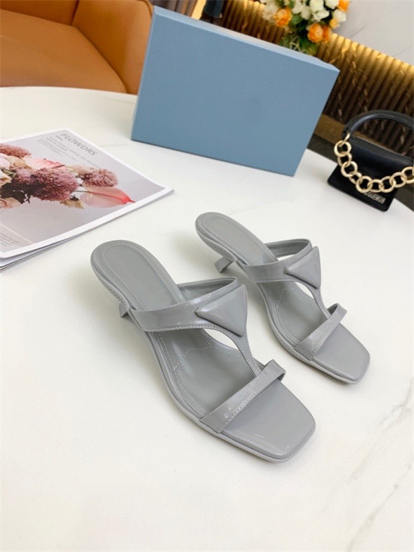 Women Platform Sandals Classic Fashion Designers Slides Low Heels Floral Brocade Flip Flops Embroidery Rubber Loafers Trend Sliders Ladies Slippers size35-40, Choose the color
Women Platform Sandals Classic Fashion Designers Slides Low Heels Floral Brocade Flip Flops Embroidery Rubber Loafers Trend Sliders Ladies Slippers size35-40, Choose the color