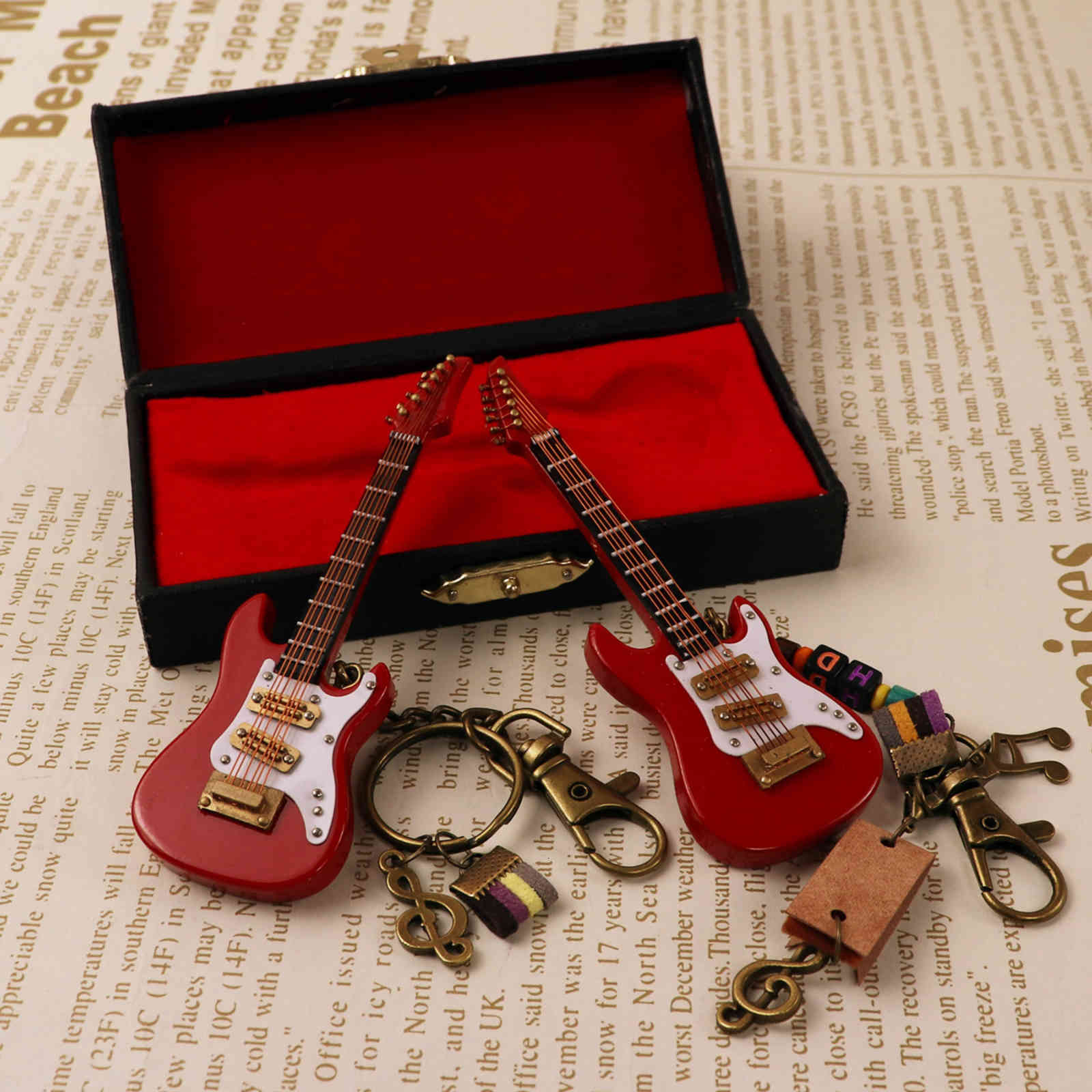 Engraved Wooden Guitar Violin Key Chain Bag Pendant Couple Creative Mini Decorative Gift for Men and Women