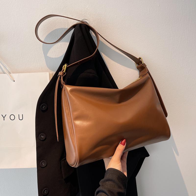 Evening Bags Simple Temperament Tote Bag Single Shoulder Large Capacity Soft PU Leather Messenger Women 2021
Evening Bags Simple Temperament Tote Bag Single Shoulder Large Capacity Soft PU Leather Messenger Women 2021
