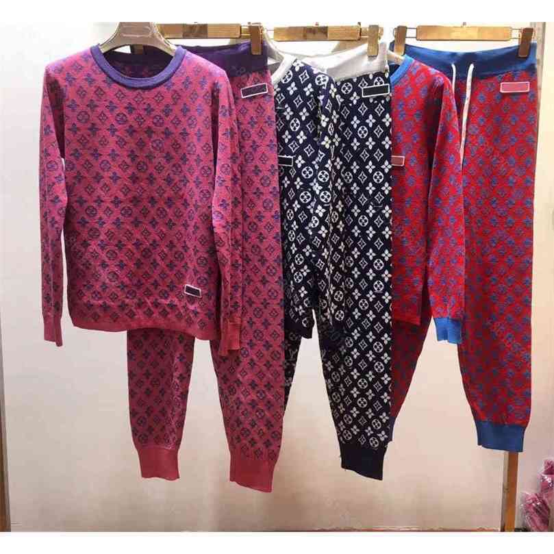 21ss women wool knit tracksuit fashion trend hoodies pants 2 piece suit logo letter jacquard sweater hoodie brand girl sports suit factory wholesale
21ss women wool knit tracksuit fashion trend hoodies pants 2 piece suit logo letter jacquard sweater hoodie brand girl sports suit factory wholesale