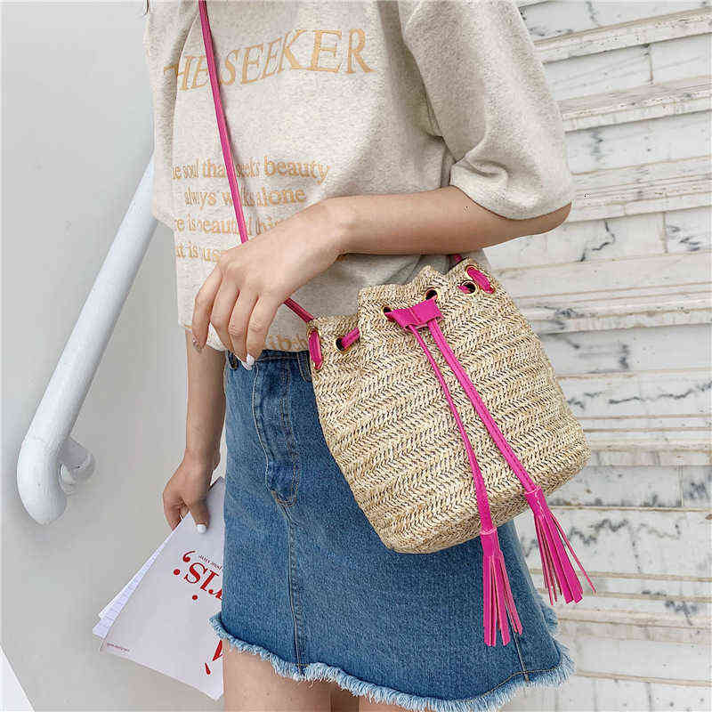Fashion straw Non- Korean version 2025 versatile tassel bucket bag woven Messenger Single Shoulder Mess