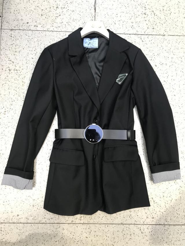 Early spring 2021 new product small belt decoration stand collar suit triangle loose version design large pocket coat for women, Black;brown
Early spring 2021 new product small belt decoration stand collar suit triangle loose version design large pocket coat for women, Black;brown