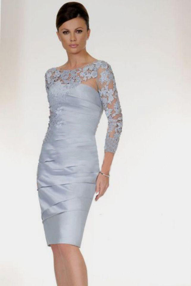 2022 Graceful Short Mother of the Bride Dresses with 3/4 Sleeves Lace Appliques Pleats Plus Size Knee Length Formal Evening Gowns