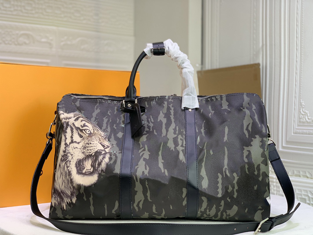 Designer men and women travel bag large capacity canvas shoulder back fashion top quality soft surface with Zipper size 50-29-20cm
Designer men and women travel bag large capacity canvas shoulder back fashion top quality soft surface with Zipper size 50-29-20cm