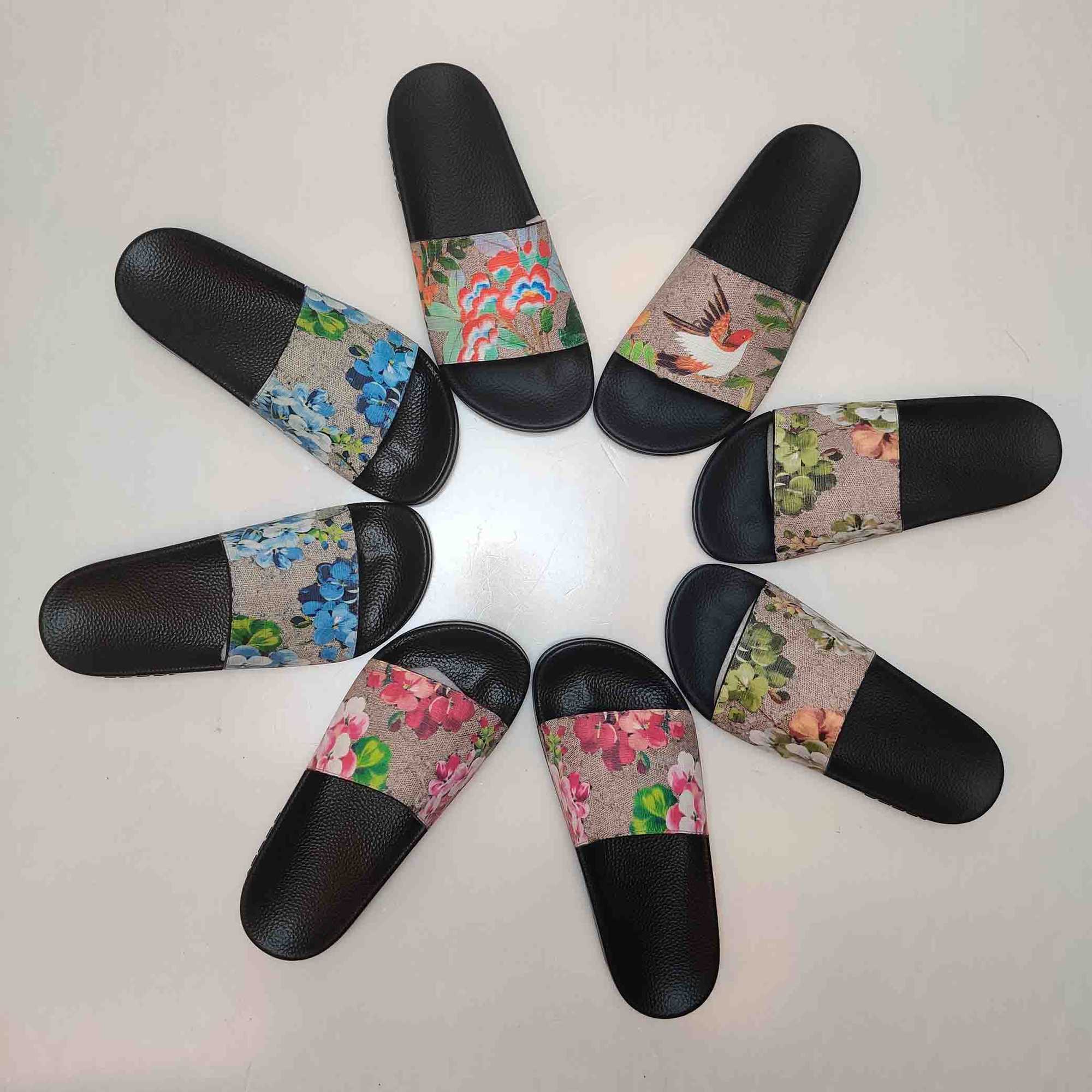 2021 fashion Mens Womens Summer Sandals Beach Slippers Ladies Flip Flops Loafers Slides Shoes with box dust bag size 35-45, Black
2021 fashion Mens Womens Summer Sandals Beach Slippers Ladies Flip Flops Loafers Slides Shoes with box dust bag size 35-45, Black