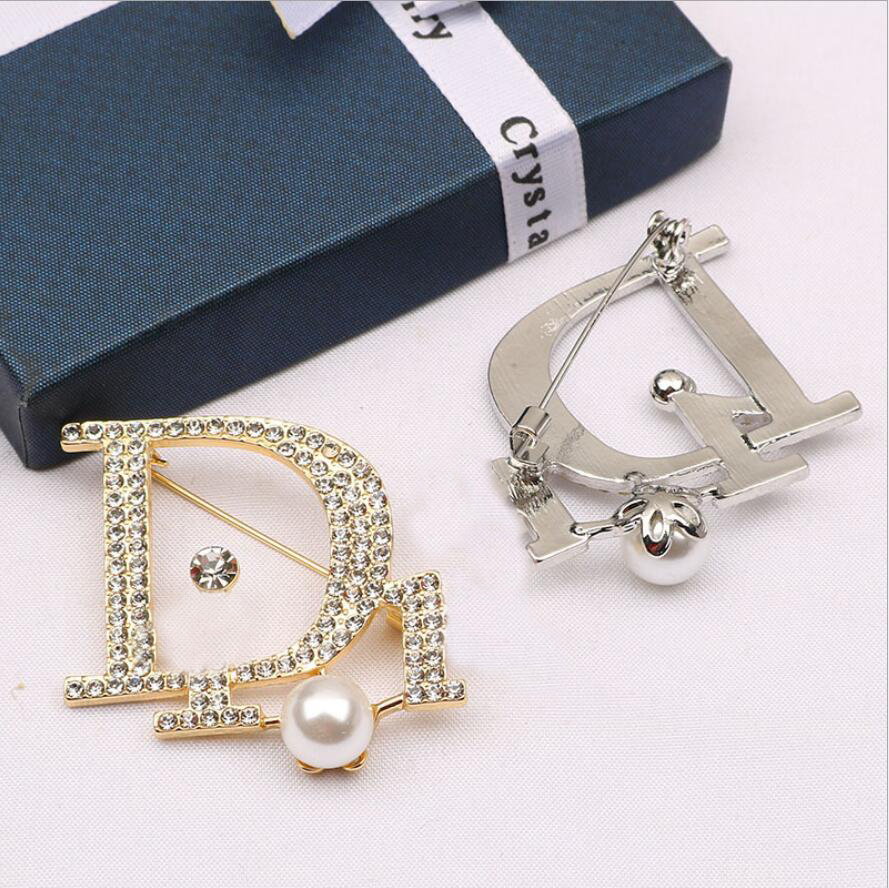 Women Luxury Brooches Pins Designer Brand Gold Silver D Letter Pearl Rhinestone Crystal Brooch Metal Broochs Suit Laple Pin Fashion Jewelry, Gray
Women Luxury Brooches Pins Designer Brand Gold Silver D Letter Pearl Rhinestone Crystal Brooch Metal Broochs Suit Laple Pin Fashion Jewelry, Gray
