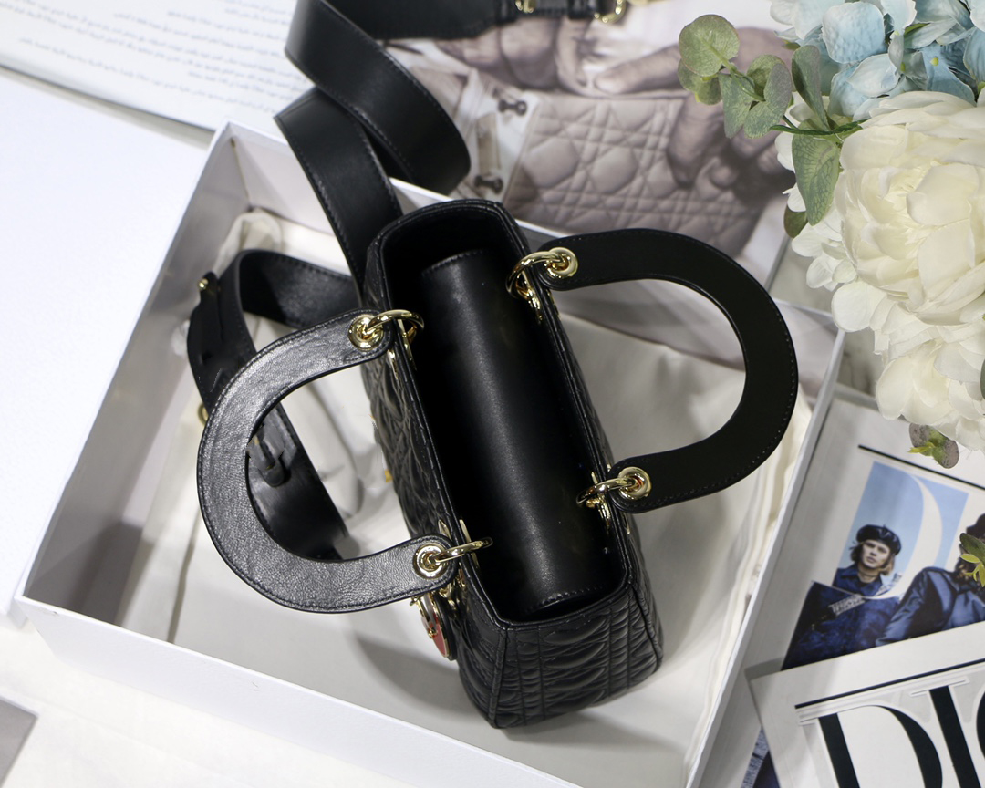 5A top luxury designer purse hot bag cross shoulder wallet bamboo Fashion Lady Diana handbag lady letter popular handbags Free Ship
5A top luxury designer purse hot bag cross shoulder wallet bamboo Fashion Lady Diana handbag lady letter popular handbags Free Ship