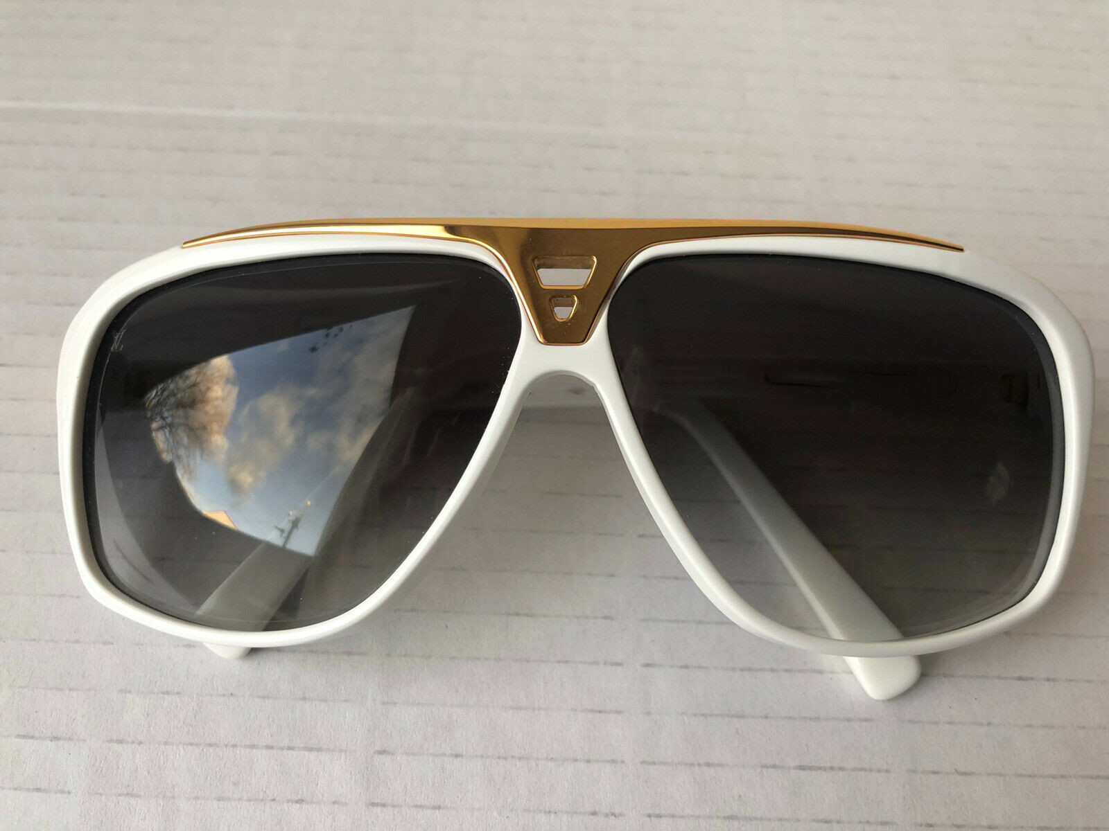 Monogram Engraved Evidence Sunglasses Black/Gold Sunglasses Designer Glassess Eyewear mens Womens Polished Black Sunglasse come with box case
Monogram Engraved Evidence Sunglasses Black/Gold Sunglasses Designer Glassess Eyewear mens Womens Polished Black Sunglasse come with box case