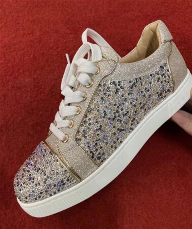 Elegant Low Top Vieira Strass Red Bottom Sneaker For Men Veau Velours Glitter Leather Basket Homme Outdoor Sports Party Wedding EU35-47
Elegant Low Top Vieira Strass Red Bottom Sneaker For Men Veau Velours Glitter Leather Basket Homme Outdoor Sports Party Wedding EU35-47