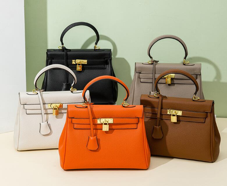 Women Designer Luxurys Tote Shoulder Bags Classic Brand Hobo Fashion bag Lady Purses wallets Cow Leather Wholesale Price handbags, No bag
Women Designer Luxurys Tote Shoulder Bags Classic Brand Hobo Fashion bag Lady Purses wallets Cow Leather Wholesale Price handbags, No bag