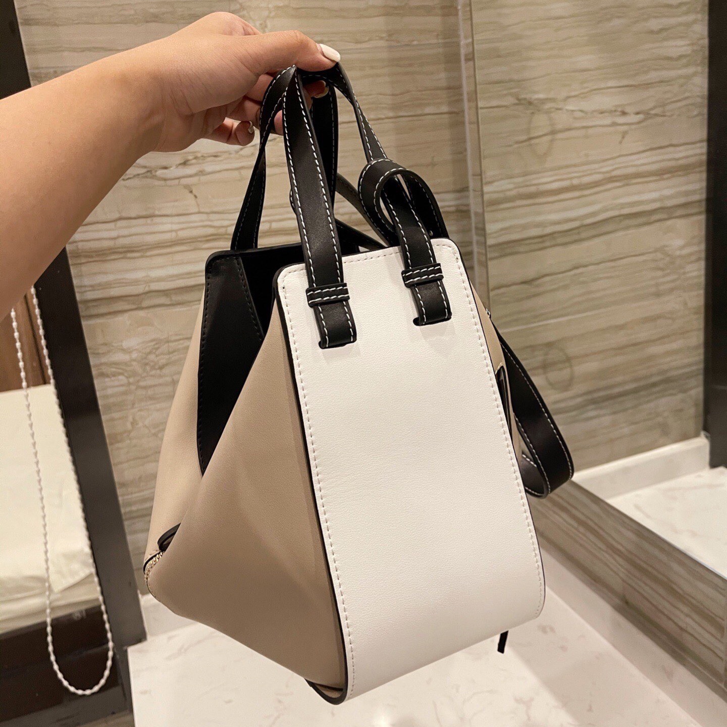 Advanced Design Classic Embossed Logo Caviar Cowhide Hammock Bag Simple Luxury Elegant Lady Bags Thread Artwork Handbag Shoulder Package, 11111
Advanced Design Classic Embossed Logo Caviar Cowhide Hammock Bag Simple Luxury Elegant Lady Bags Thread Artwork Handbag Shoulder Package, 11111