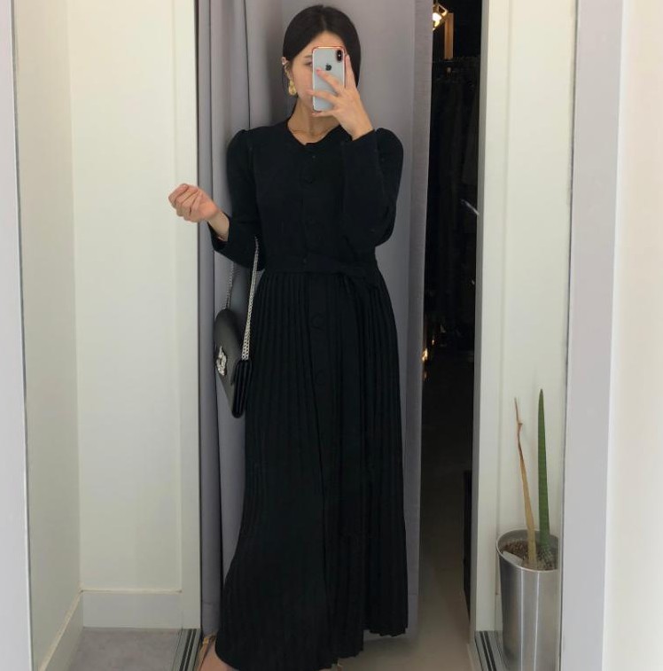 Autumn Winter Office Lady Solid Long Sleeve Knitting Dress With Belt Elegant Women O-Neck Button Pleated Dress 210518