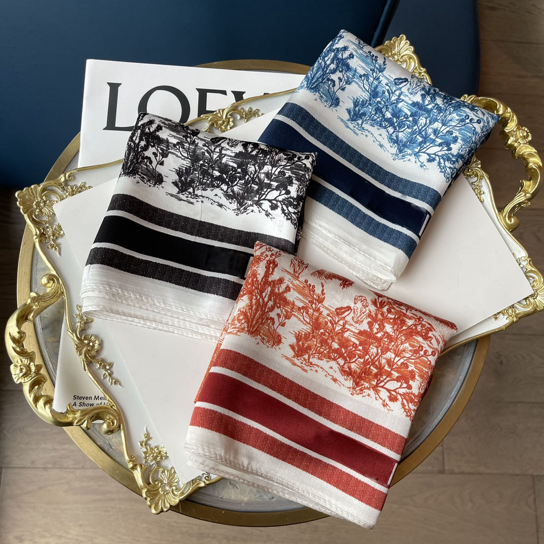 Wholesale luxury brand 100% silk small streamer women scarves 50x50cm geometry womans headband square scarf no box a88a, Blue;gray
Wholesale luxury brand 100% silk small streamer women scarves 50x50cm geometry womans headband square scarf no box a88a, Blue;gray