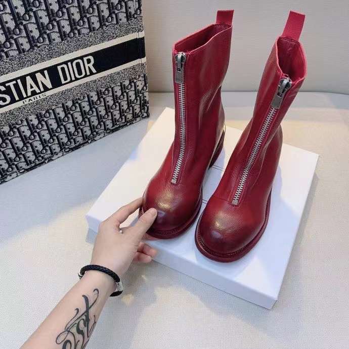 2021 New Top Quality Women Boots PVC Rubber Beeled Platform Knee-high tall Rain Boot Black Waterproof Welly Shoes Outdoor Rainshoes High heels Size:34-40
2021 New Top Quality Women Boots PVC Rubber Beeled Platform Knee-high tall Rain Boot Black Waterproof Welly Shoes Outdoor Rainshoes High heels Size:34-40