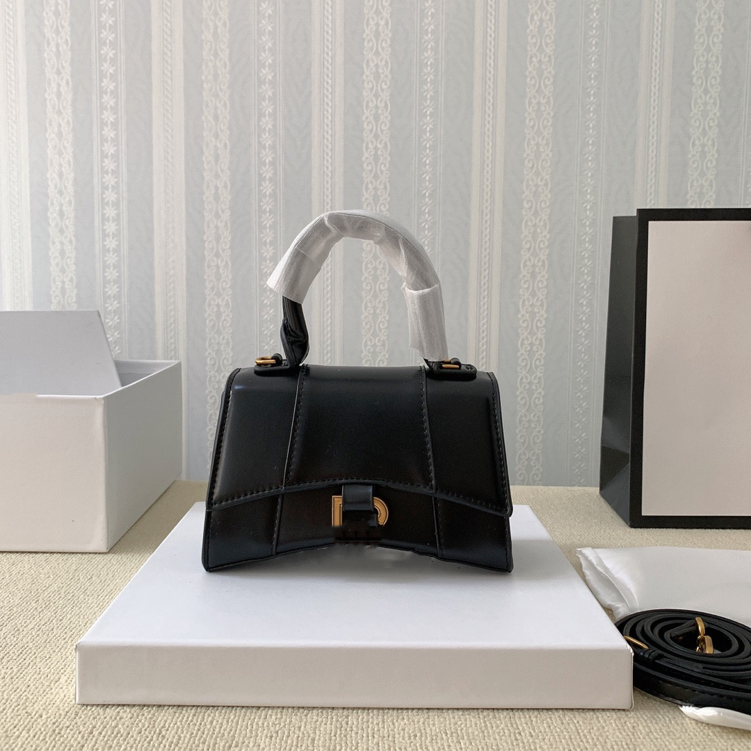 2021 Fashion women's handbags outdoor leisure ladies shoulder bag Shiwen design mini 23CM high quality handbag coin purse
2021 Fashion women's handbags outdoor leisure ladies shoulder bag Shiwen design mini 23CM high quality handbag coin purse