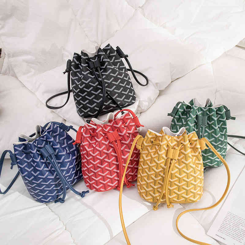 2020 new Korea east gate dog teeth fashion One Shoulder Messenger Mini bucket Bag chaogoya printing
2020 new Korea east gate dog teeth fashion One Shoulder Messenger Mini bucket Bag chaogoya printing