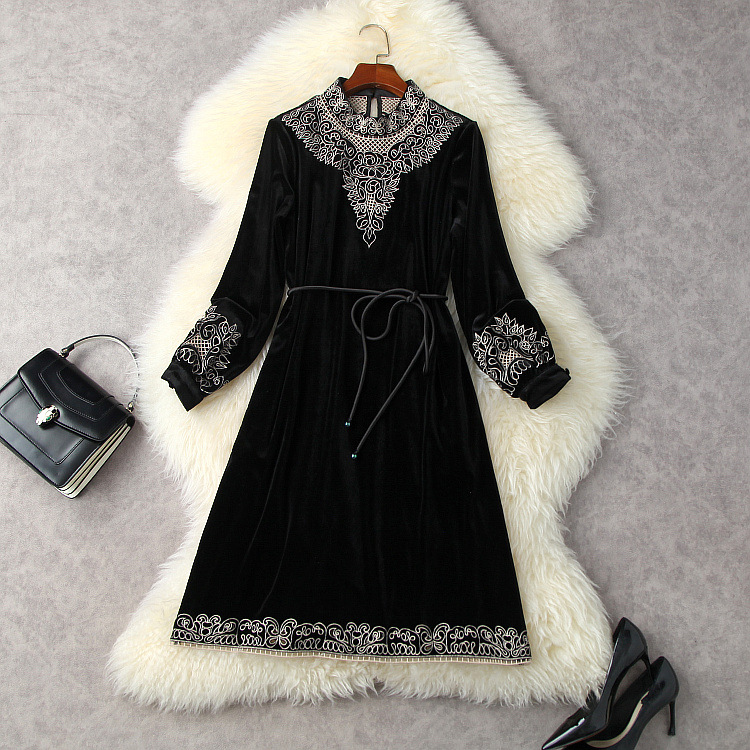 European and American women's clothing winter 2022 new Long sleeve heavy industry embroidery stand collar Fashion velvet dress, Black;gray
European and American women's clothing winter 2022 new Long sleeve heavy industry embroidery stand collar Fashion velvet dress, Black;gray