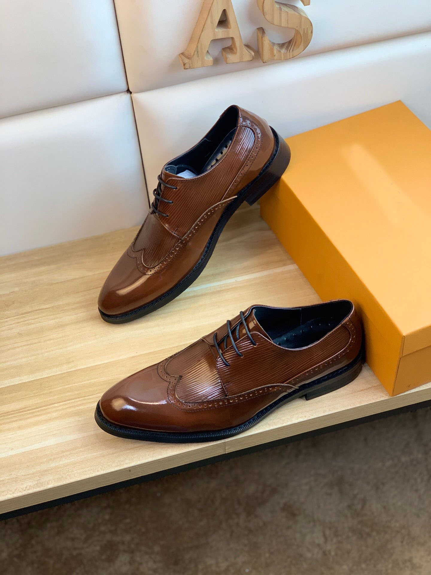 Top Quality Mens Dress Shoes Business Genuine Leather Wedding Oxfords Men Brand Carved Office Party Formal Flats Size 38-45, Black
Top Quality Mens Dress Shoes Business Genuine Leather Wedding Oxfords Men Brand Carved Office Party Formal Flats Size 38-45, Black