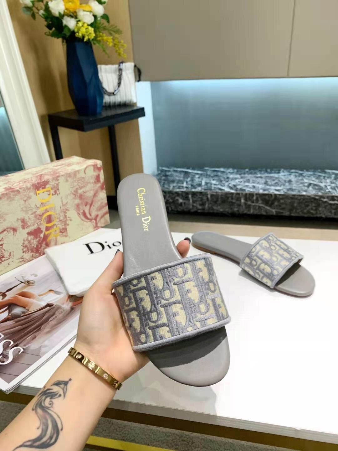 Classics Paris Fahsion Women Slippers Summer Girls Beach Slides Black White Red Flip Flops Floral brocade Gear bottoms Sandals
Classics Paris Fahsion Women Slippers Summer Girls Beach Slides Black White Red Flip Flops Floral brocade Gear bottoms Sandals