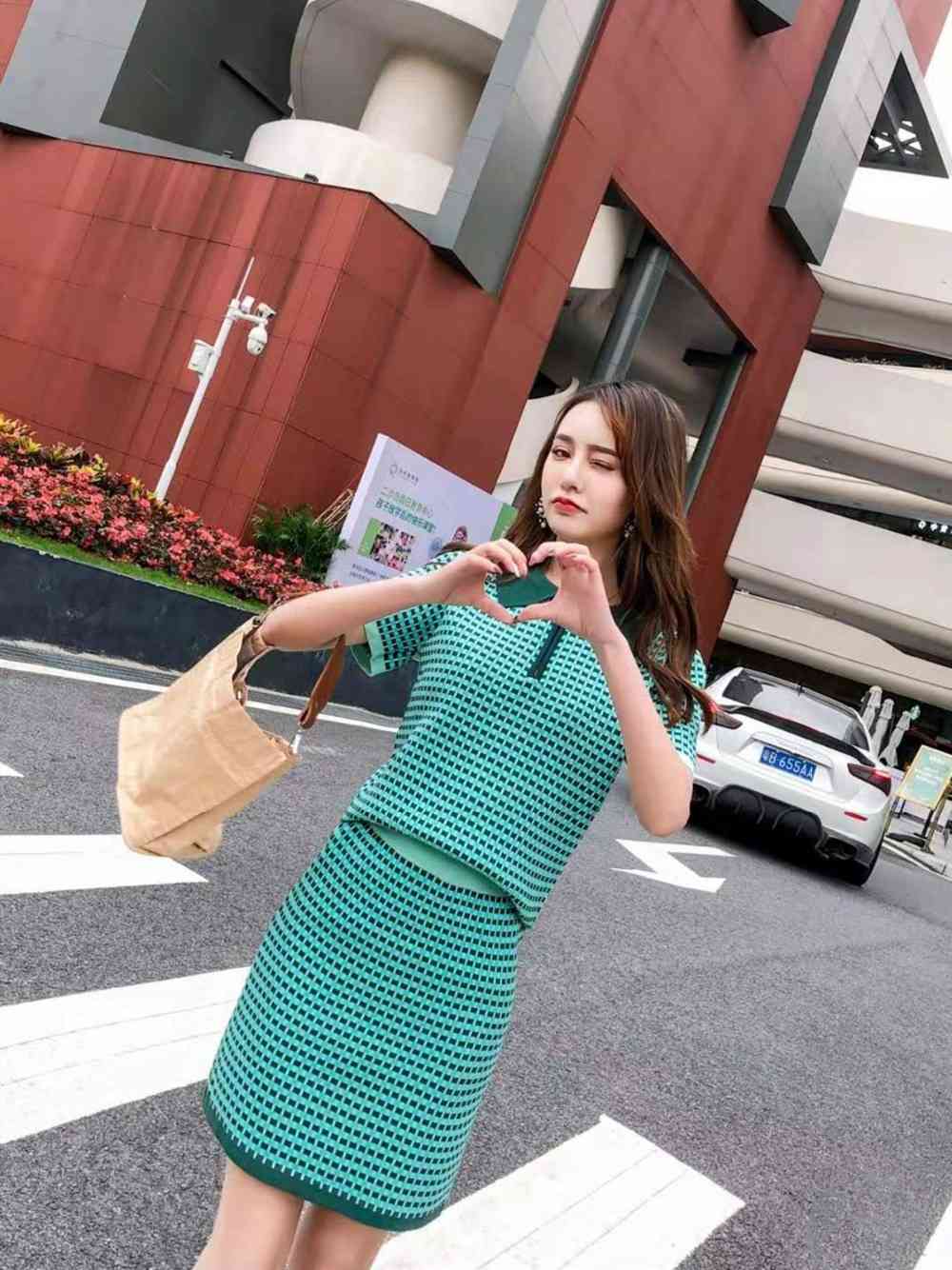 Comelsexy Women Summer Short Sleeve Plaid Knitted Sweaters+skirts 2 Pieces Casual Clothing Sets Suit 210515