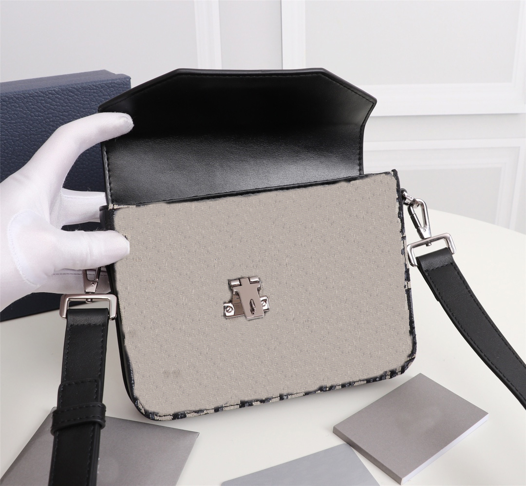 Women mens cross body saddle bags fashion handbags purses Crossbody high quality post message sac Adjustable handbag single shoulder strap men Shoulders bag, Customize
Women mens cross body saddle bags fashion handbags purses Crossbody high quality post message sac Adjustable handbag single shoulder strap men Shoulders bag, Customize