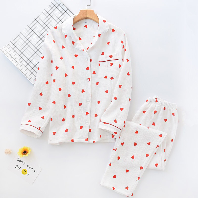 2021spring new ladies pajamas set heart printed crepe cotton double-layer gauze turn-down collar long-sleeve trousers household wear, Black;red
2021spring new ladies pajamas set heart printed crepe cotton double-layer gauze turn-down collar long-sleeve trousers household wear, Black;red