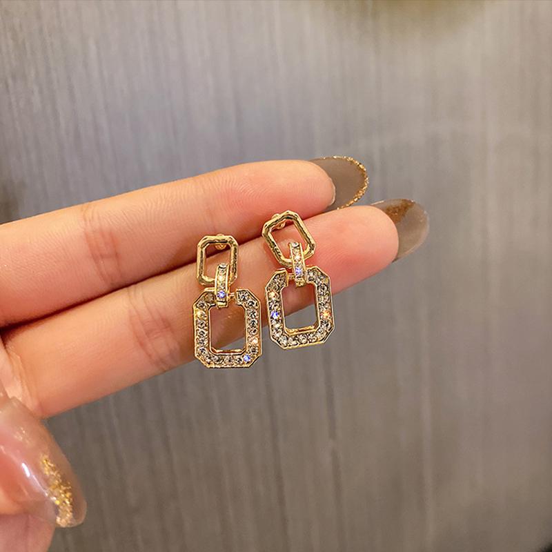 Dangle & Chandelier 2021 Trendy Goldon Metal Inlaid Rhinestone Drop Earrings For Women Party Unusual Jewelry Classic Gift Accessories, Silver
Dangle & Chandelier 2021 Trendy Goldon Metal Inlaid Rhinestone Drop Earrings For Women Party Unusual Jewelry Classic Gift Accessories, Silver