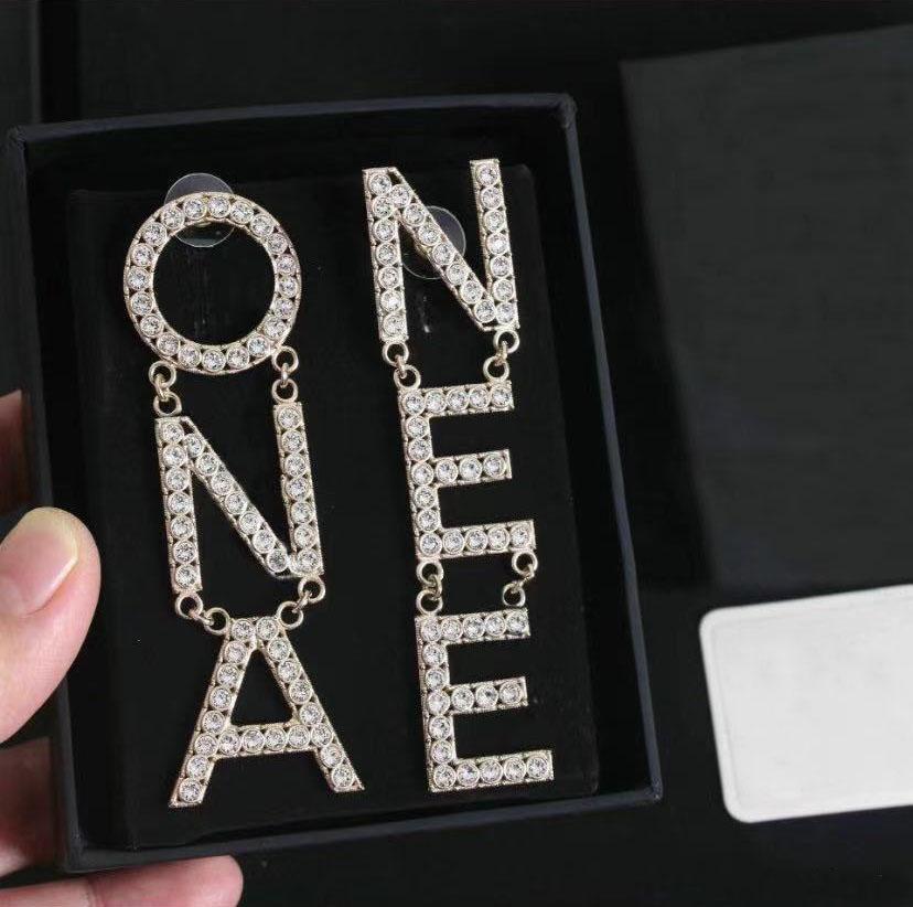 Fashion letter gold earrings aretes Dangle Chandelier for women party wedding lovers gift jewelry engagement with box, Silver
Fashion letter gold earrings aretes Dangle Chandelier for women party wedding lovers gift jewelry engagement with box, Silver