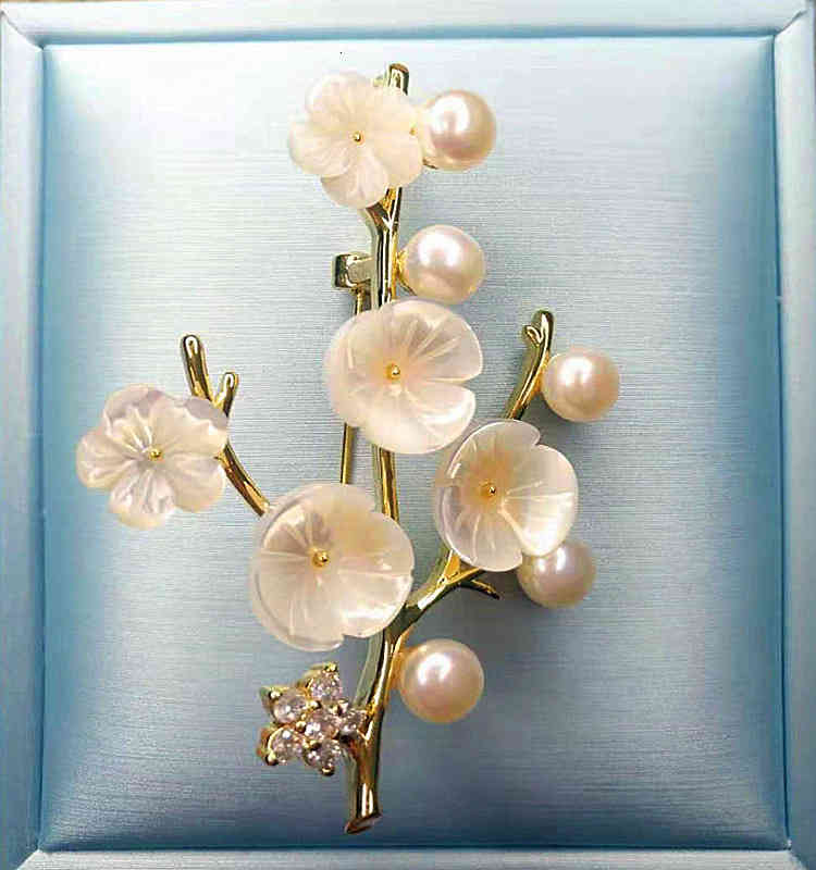Brooch Minority Designer Luxury Elegant Natural Mother of Pearl Shell Plum Blossom Chimonanthus High-grade Female, Gray
Brooch Minority Designer Luxury Elegant Natural Mother of Pearl Shell Plum Blossom Chimonanthus High-grade Female, Gray
