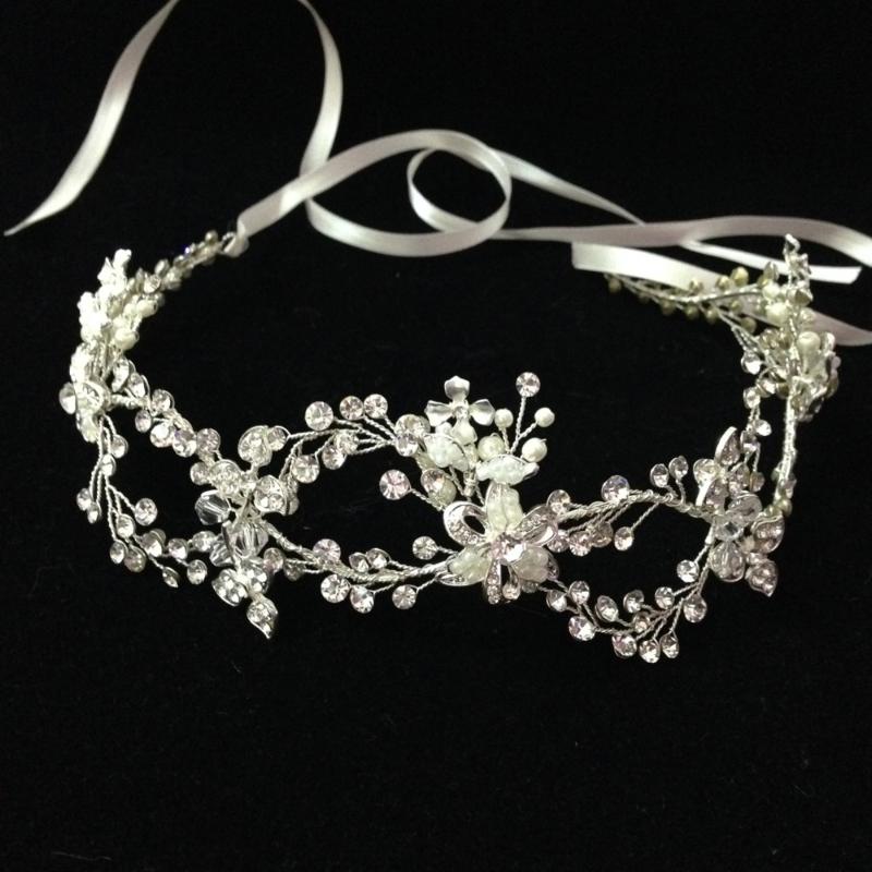 Hair Clips & Barrettes 6pcs/lot Crystal Satin Ribbon Vine Wedding Crown Floral Rhinestone Side Accented Bridal Headband Jewelry 2021, Golden;silver
Hair Clips & Barrettes 6pcs/lot Crystal Satin Ribbon Vine Wedding Crown Floral Rhinestone Side Accented Bridal Headband Jewelry 2021, Golden;silver