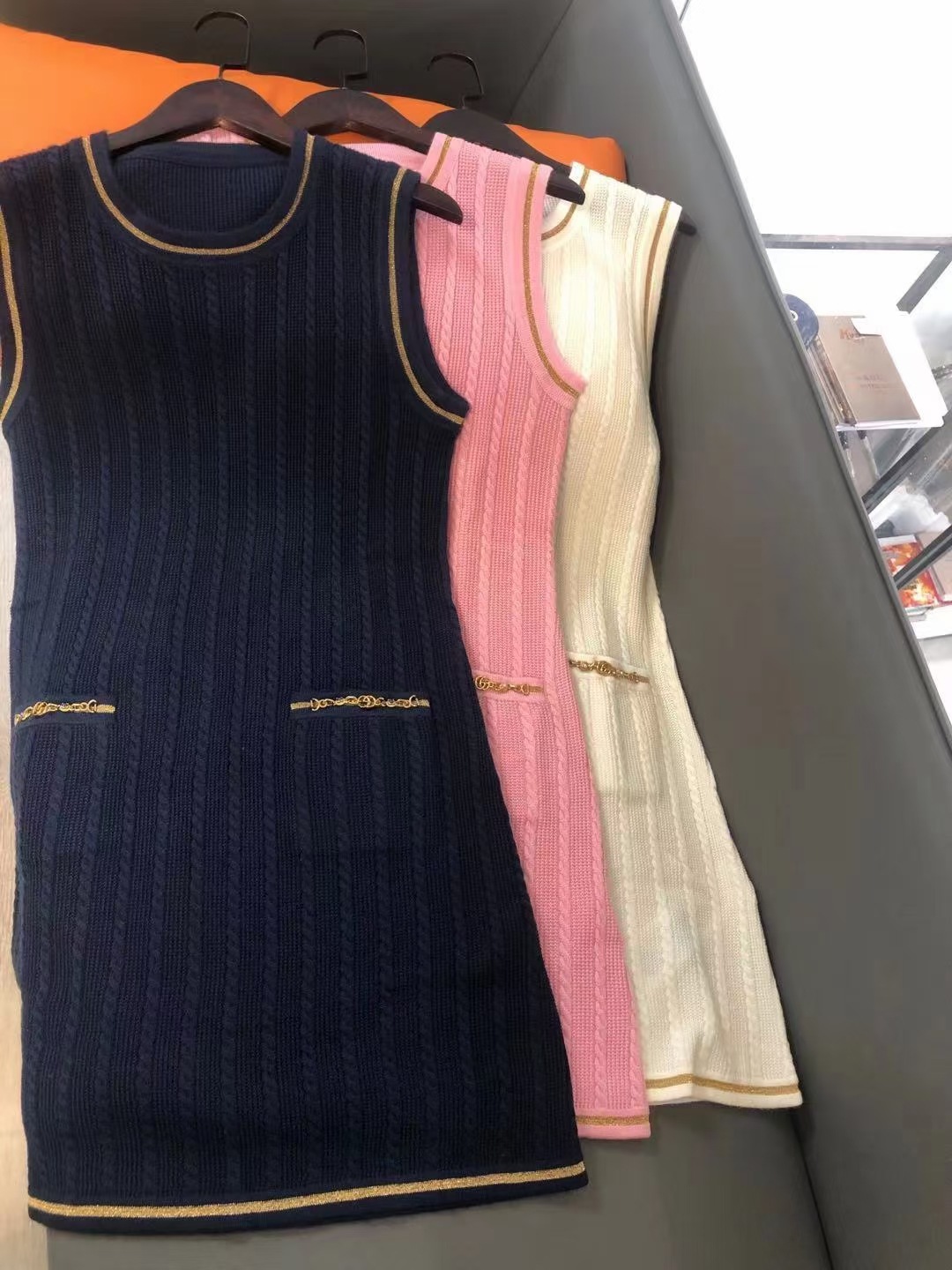 2021 FW Dark Blue/Pink/White Wool Knitting Dress Designer O Neck Sleeveless Bodycon Dresses Vestidos De Festa 72457
2021 FW Dark Blue/Pink/White Wool Knitting Dress Designer O Neck Sleeveless Bodycon Dresses Vestidos De Festa 72457