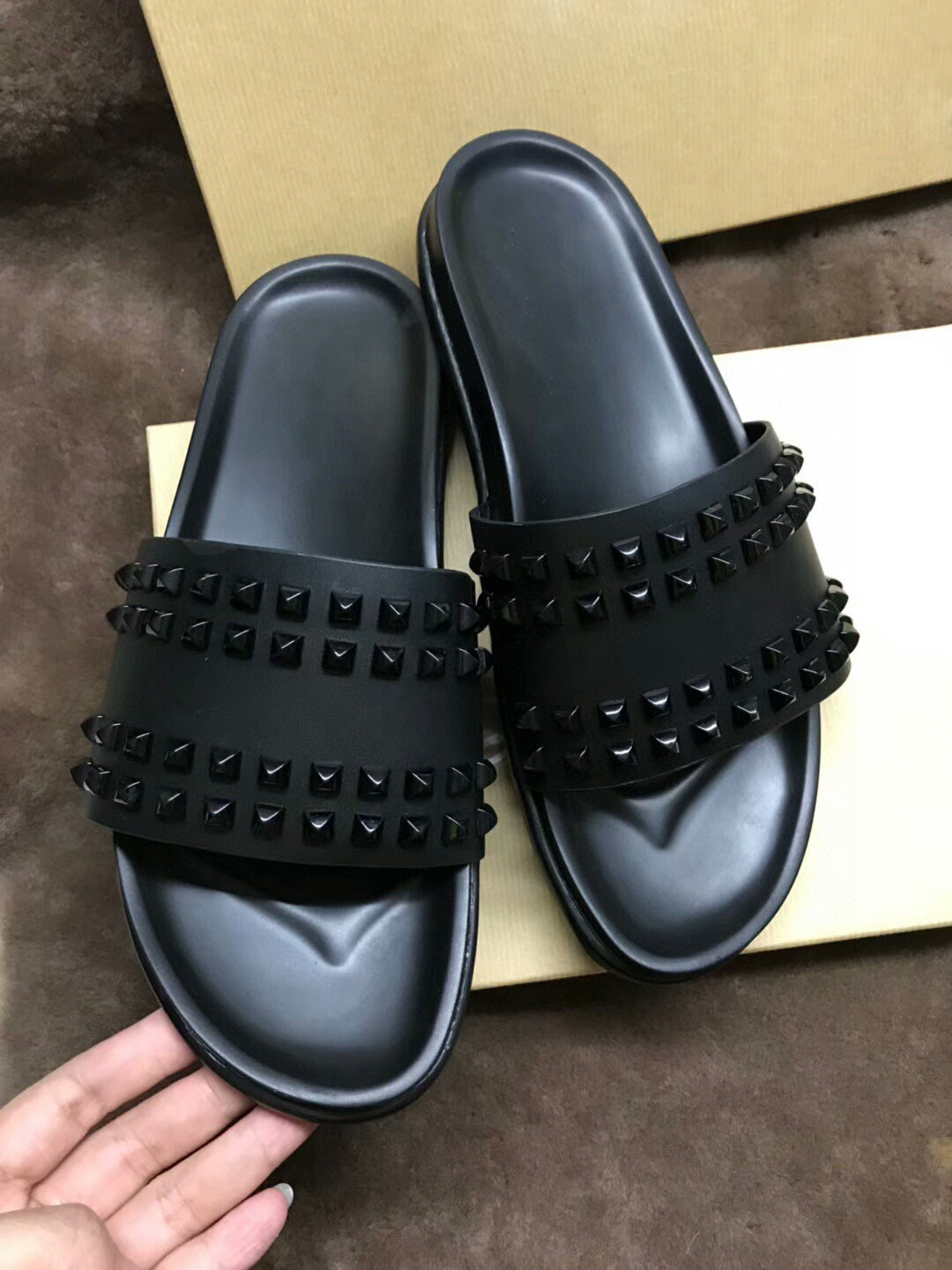 nnc4 Men Women Sandals Shoes Slippers Pearl Snake Print Slide Summer Wide Flat Sandals Slipper Dust Bag 35-45, Black
nnc4 Men Women Sandals Shoes Slippers Pearl Snake Print Slide Summer Wide Flat Sandals Slipper Dust Bag 35-45, Black