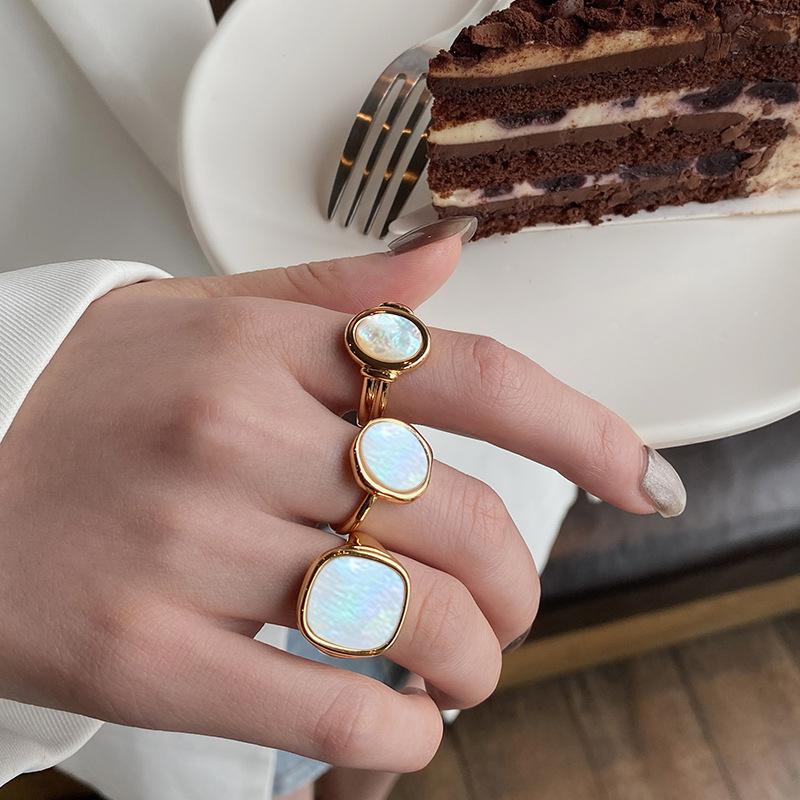 Cluster Rings Shell Chunky Ring For Women INS Geometry Adjustable Gold Punk Vintage Aesthetic Teen Girls Trendy 2021 Jewelry KBR215, Golden;silver
Cluster Rings Shell Chunky Ring For Women INS Geometry Adjustable Gold Punk Vintage Aesthetic Teen Girls Trendy 2021 Jewelry KBR215, Golden;silver