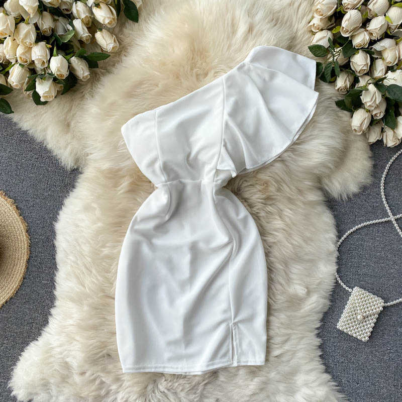 DEAT Women One Shoulder Ruffles Chest Pad Waist Split Buttock Dress Solid Color High Waist Fashion Spring Summer 11B343 210709, Black
DEAT Women One Shoulder Ruffles Chest Pad Waist Split Buttock Dress Solid Color High Waist Fashion Spring Summer 11B343 210709, Black