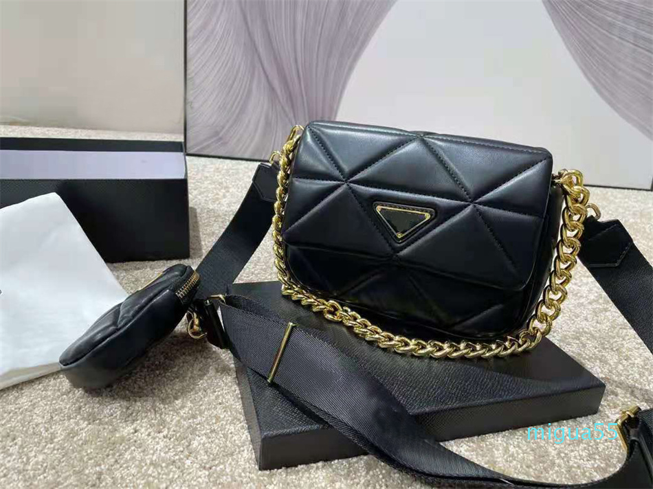 Ladies fashion trend shoulder bag skin-friendly texture classic design three-in-one, Make up the difference
Ladies fashion trend shoulder bag skin-friendly texture classic design three-in-one, Make up the difference