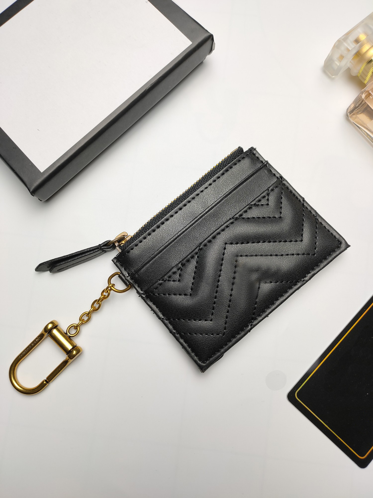 Original High Quality Luxurys Designers Wallets Purse Fashion Short Victorine Wallet Classic Zipper Pocket Pallas Bag Card Holder Purses 627064, Red;black
Original High Quality Luxurys Designers Wallets Purse Fashion Short Victorine Wallet Classic Zipper Pocket Pallas Bag Card Holder Purses 627064, Red;black